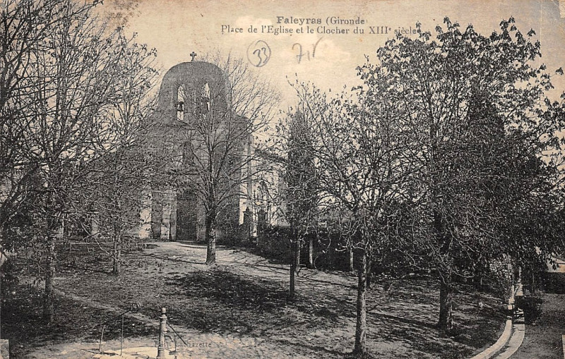 Carte postale ancienne Faleyras - Place de l'église 1