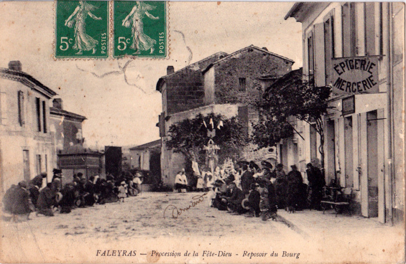 Carte postale ancienne Faleyras - Procession de la Fête-Dieu 1