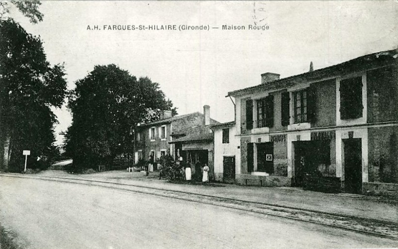 Carte postale ancienne Fargues-Saint-Hilaire - maison rouge