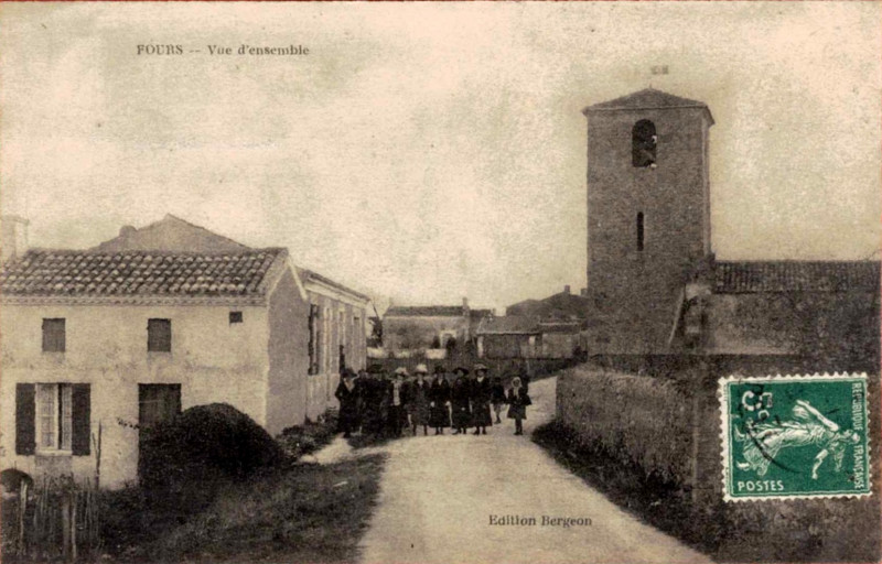 Carte postale ancienne Fours - vue générale 1