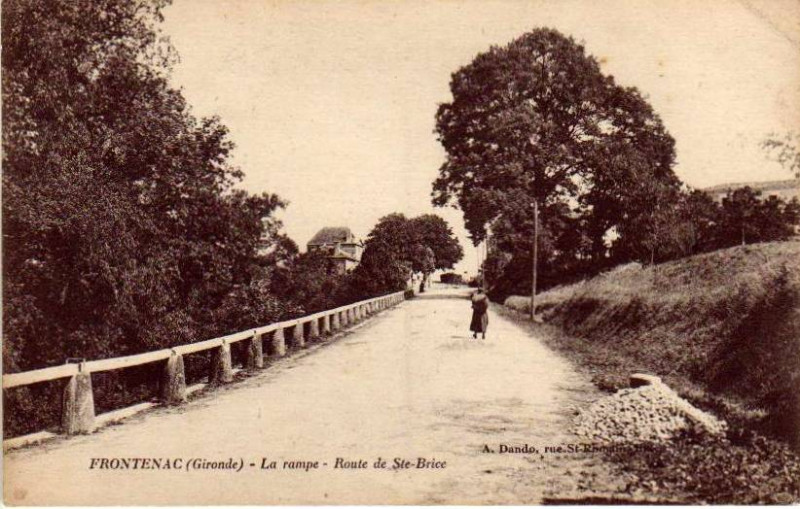 Carte postale ancienne Frontenac - route de Saint-Brice