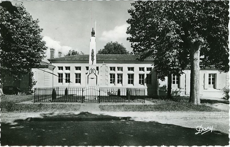 Carte postale ancienne Gaillan - monument aux morts