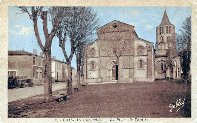 Carte postale ancienne Gaillan - Place de l'église b