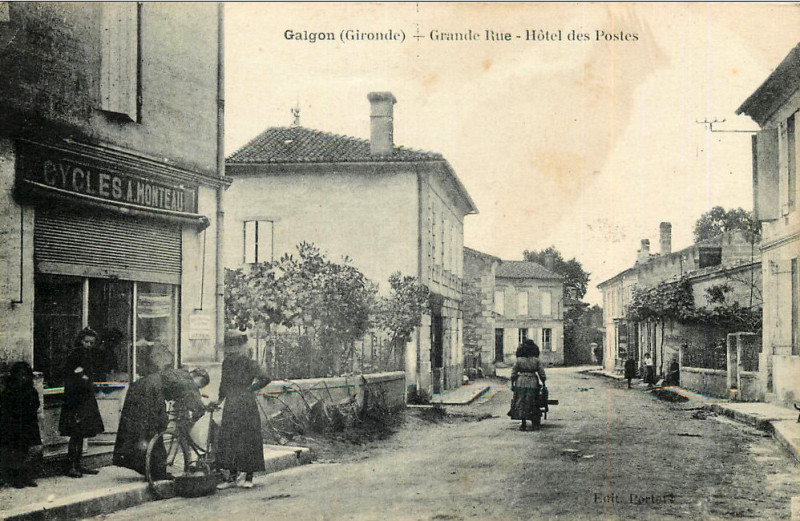 Carte postale ancienne Galgon - bourg 2