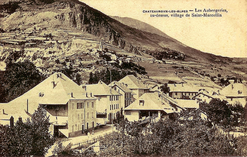 Carte postale ancienne Châteauroux-les-Alpes restanques sur le coteau