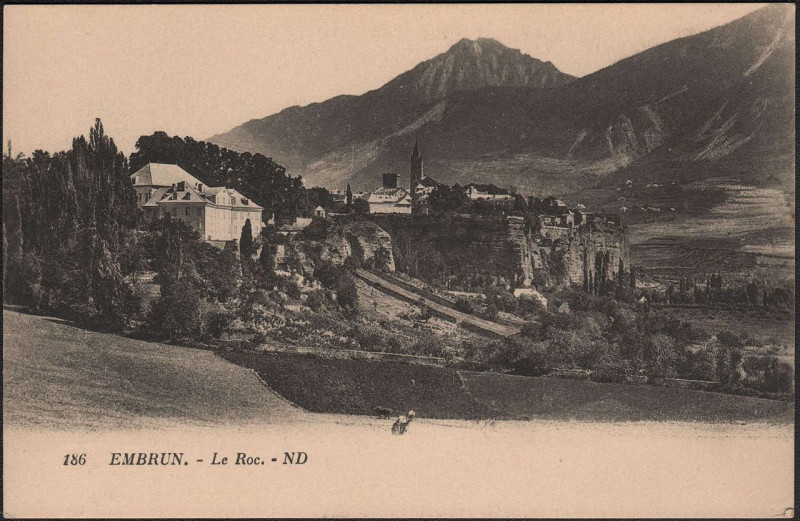 Carte postale ancienne 186 Embrun - Le Roc.