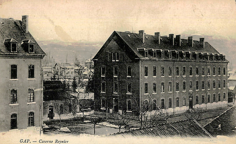 Carte postale ancienne Gap Caserne Reinier