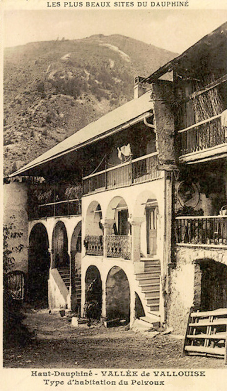 Carte postale ancienne Vallouise Type d'habitation du Pelvoux