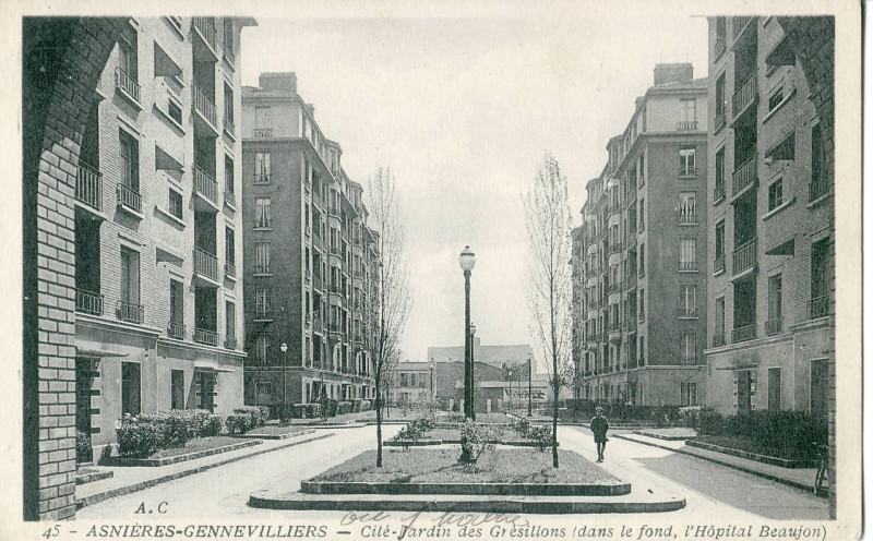 Carte postale ancienne Asnières Gennevilliers - Cité Jardin des Grésillons (dans le fond, l'Hopital Beaujon)