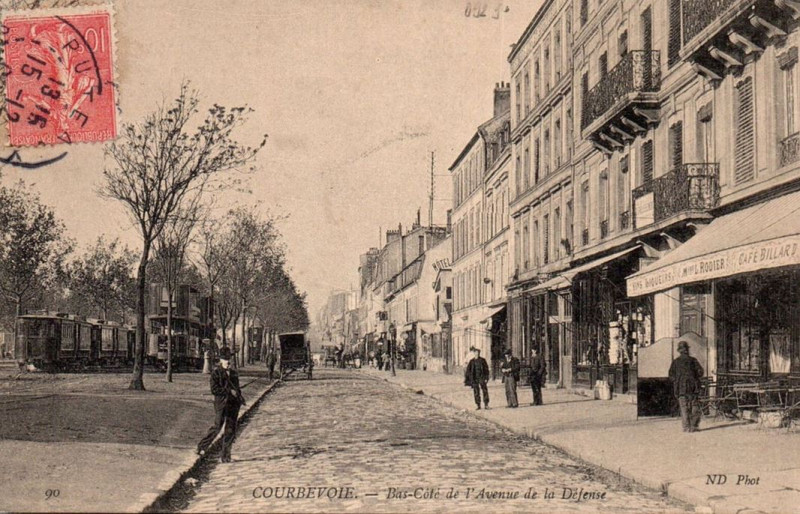 Carte postale ancienne Courbevoie.Avenue de la Défense