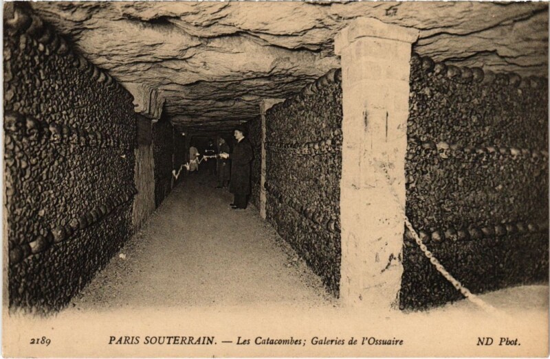 Carte postale ancienne Les Catacombes - Galeries de l'Ossuaire à Paris 14e