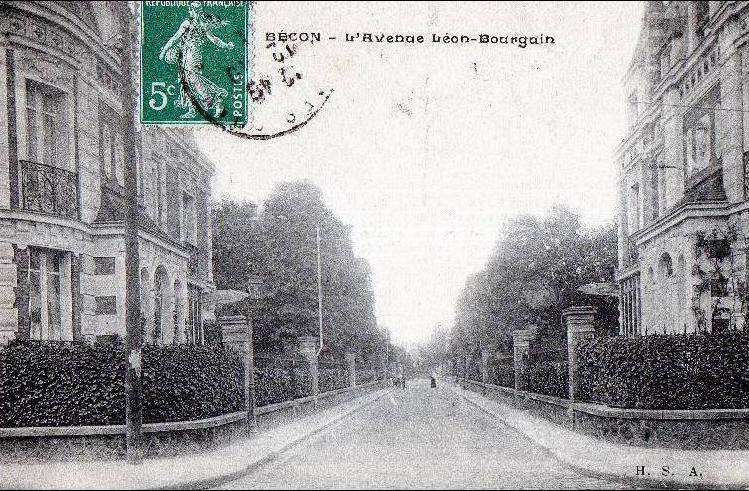 Carte postale ancienne Courbevoie.Avenue Léon-Bourgain