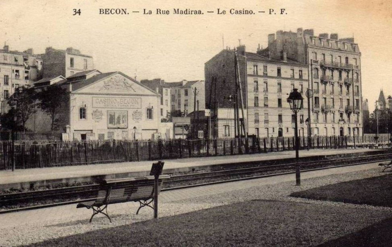 Carte postale ancienne Courbevoie.Avenue Madiraa