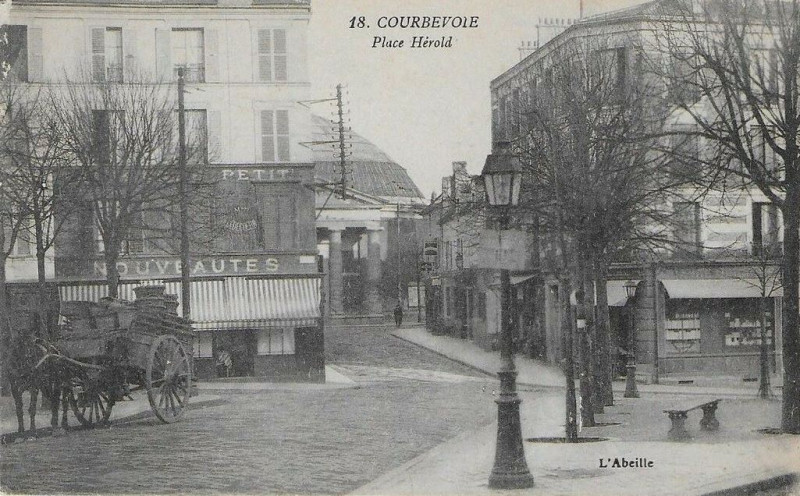 Carte postale ancienne Courbevoie.Place Herold
