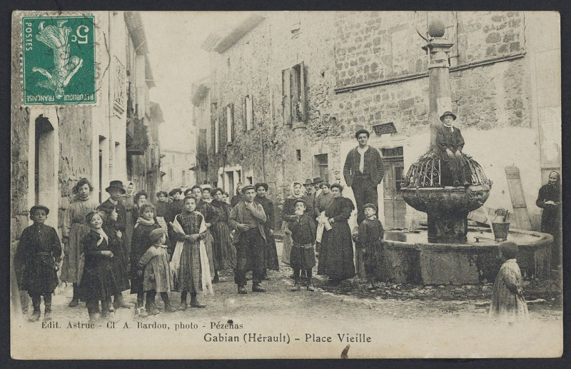 Carte postale ancienne Gabian place vieille - Archives départementales de l'Hérault - FRAD034-2FICP-01315-00001