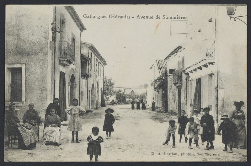 Carte postale ancienne Galargues avenue de Sommières - Archives départementales de l'Hérault - FRAD034-2FICP-01319-00001