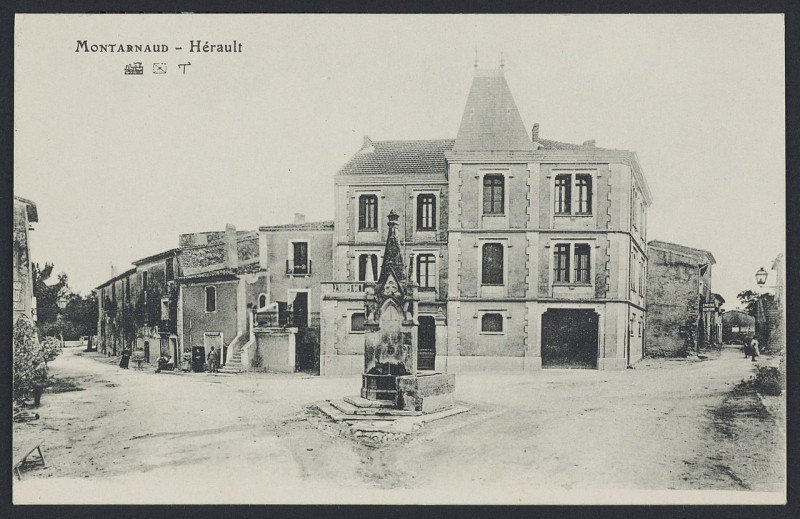 Carte postale ancienne Montarnaud place - Archives départementales de l'Hérault - FRAD034-2FICP-00082-00001