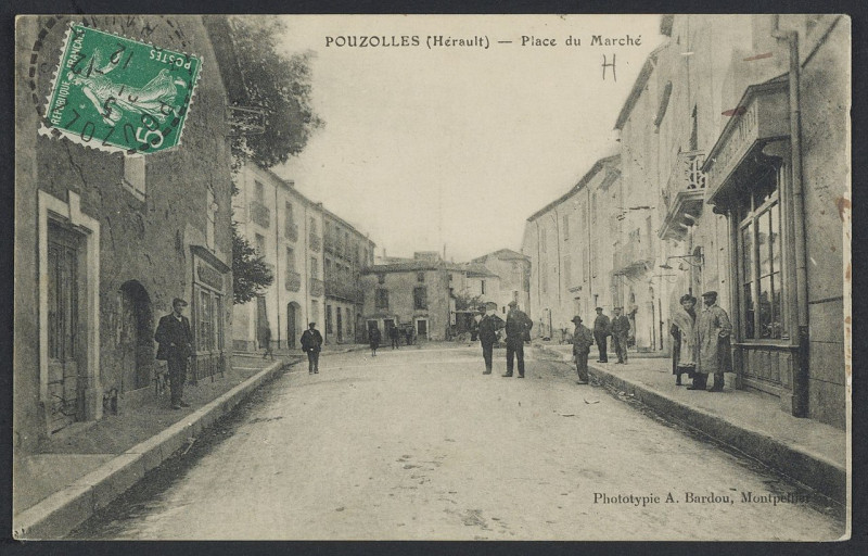 Carte postale ancienne Pouzolles place du marché 1912 - Archives départementales de l'Hérault - FRAD034-2FICP-02419-00001
