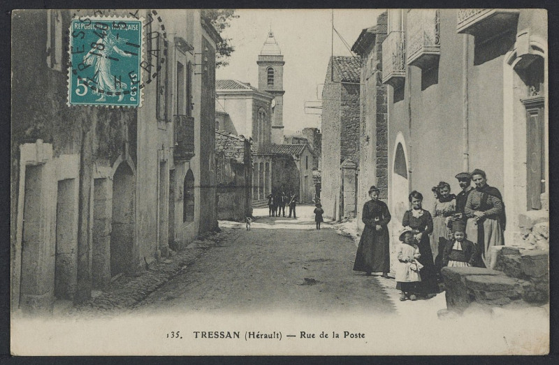 Carte postale ancienne Tressan rue de la poste - Archives départementales de l'Hérault - FRAD034-2FICP-04697-00001