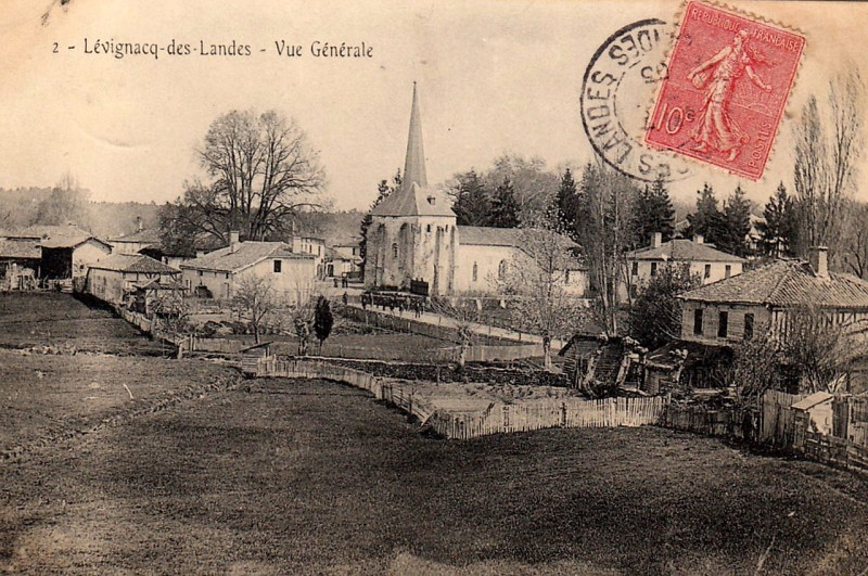 Carte postale ancienne Lévignacq - vue générale 1