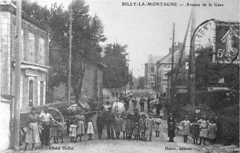 Carte postale ancienne Rilly avenue gare 1005397
