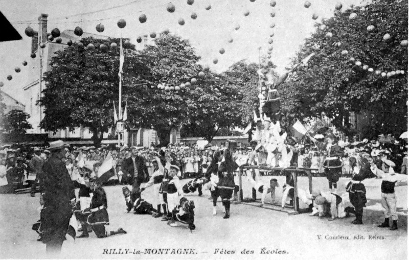 Carte postale ancienne Rilly fete des écoles 105433