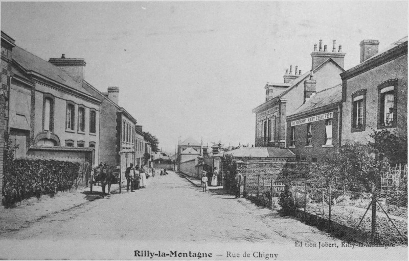 Carte postale ancienne Rilly la montagne rue de Chigny 1005396