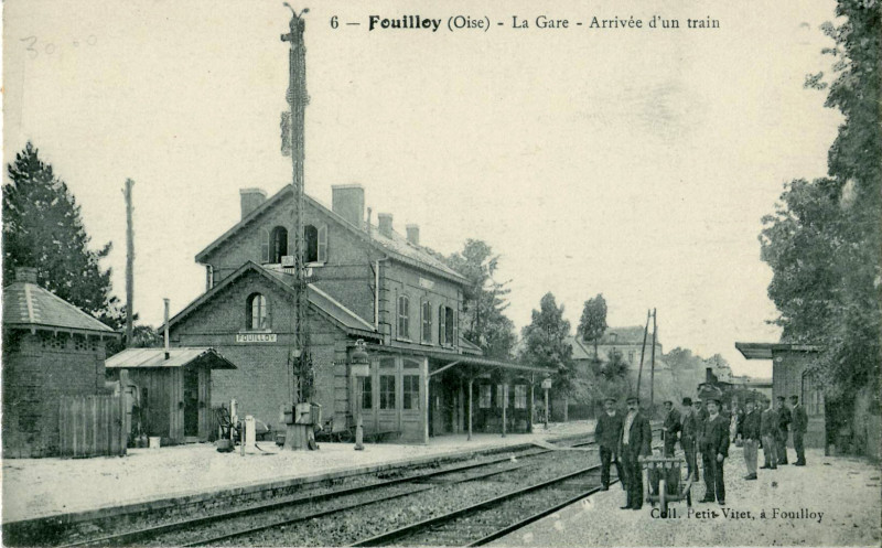 Carte postale ancienne Petit-Vitet 6 - Fouilloy - La Gare - Arrivée d'un train