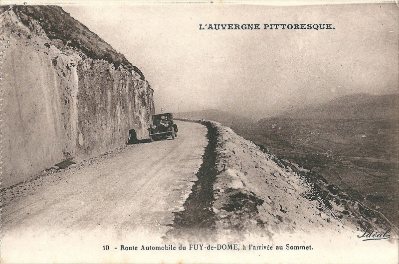Carte postale ancienne Le Puy de Dôme-Fr-63-vers 1930-route automobile-10
