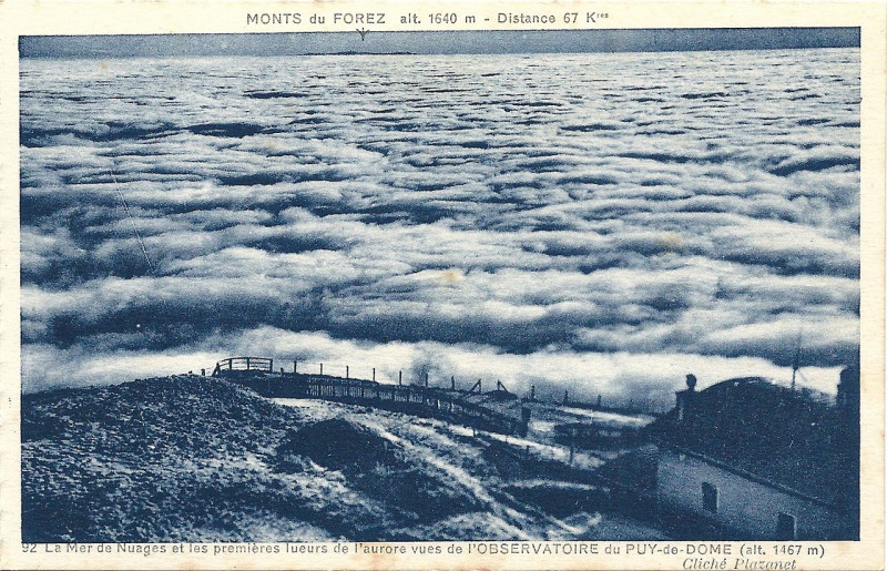 Carte postale ancienne Vue de l'Observatoire du Puy-de-Dome à Orcines