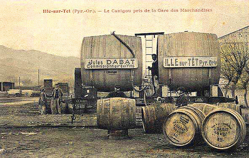 Carte postale ancienne Ille sur Tet wagon réservoir