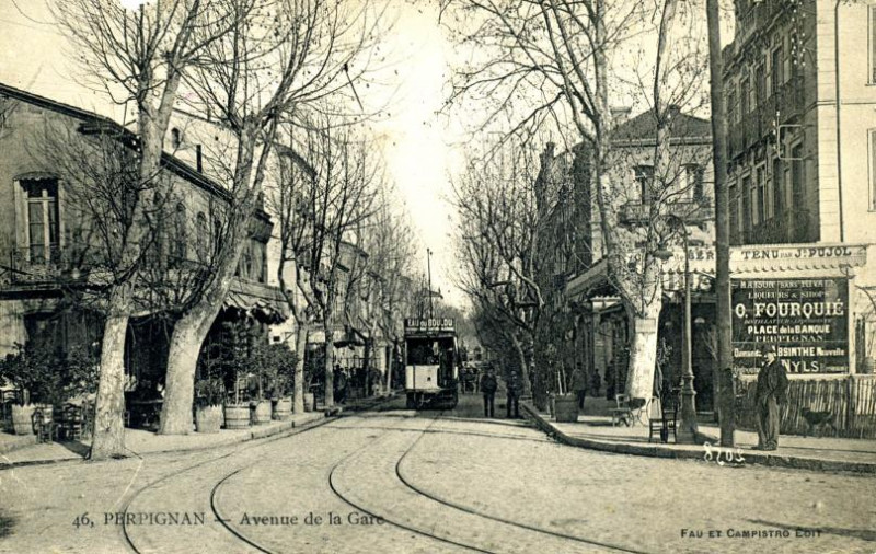 Carte postale ancienne Perpignan - Avenue de la Gare (vers 1905) à Perpignan
