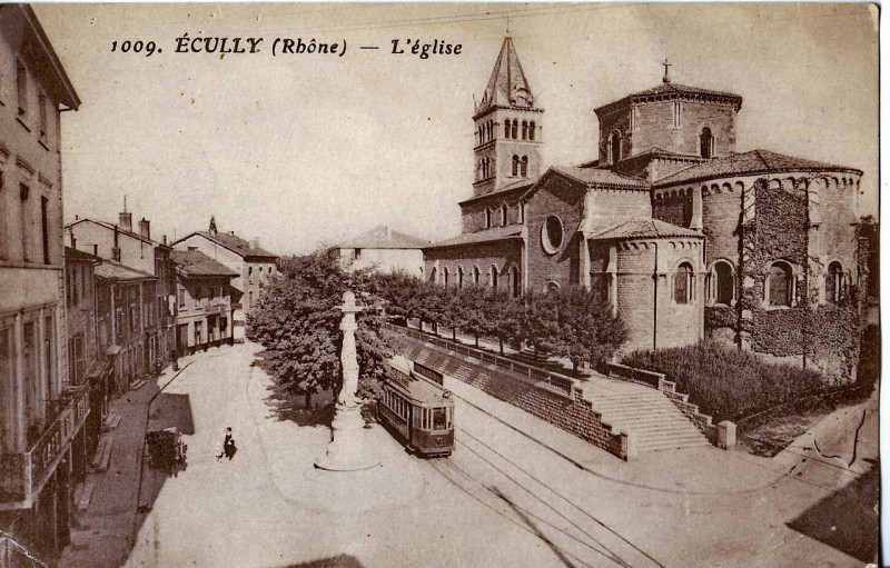 Carte postale ancienne Goutagny 1009 - Ecully - L'Eglise