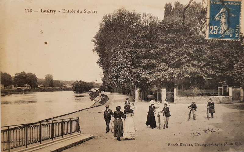 Carte postale ancienne L1599 - Lagny-sur-Marne - Entrée du square