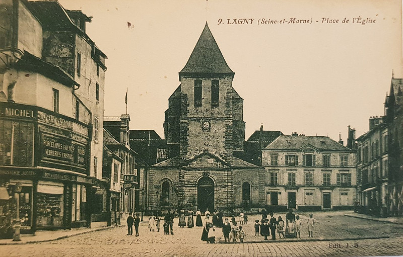 Carte postale ancienne L1663 - Lagny-sur-Marne - Place de l'église