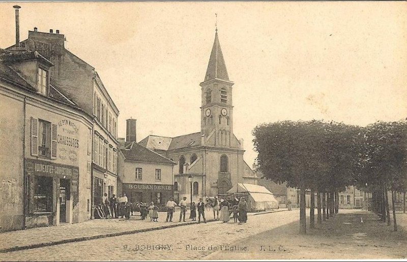 Carte postale ancienne Bobigny place de l Eglise et église Saint-André