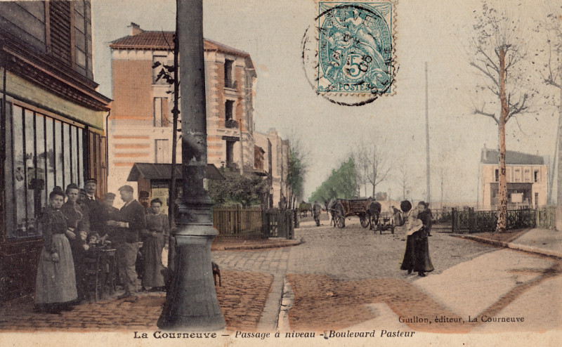 Carte postale ancienne Guillon - La Courneuve - Passage à niveau - Boulevard Pasteur