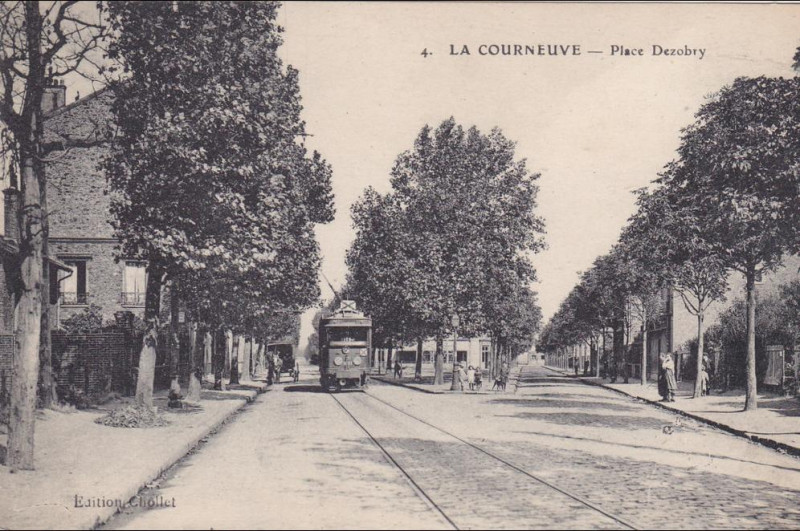 Carte postale ancienne La Courneuve.Place Dezobry