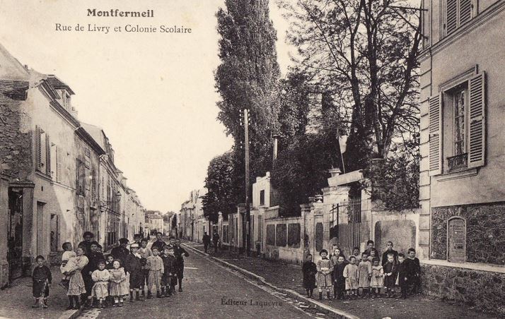 Carte postale ancienne Montfermeil.Rue de Livry