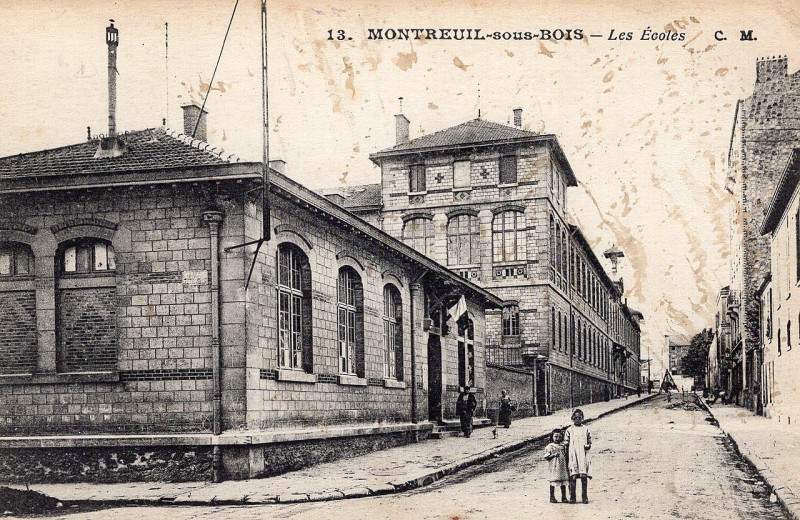 Carte postale ancienne Montreuil-sous-Bois.Ecoles