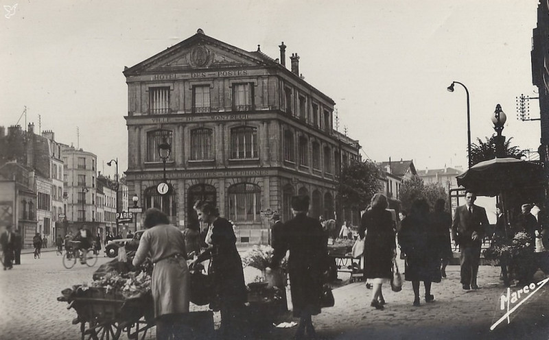 Carte postale ancienne Montreuil.Croix de Chavaux.Poste