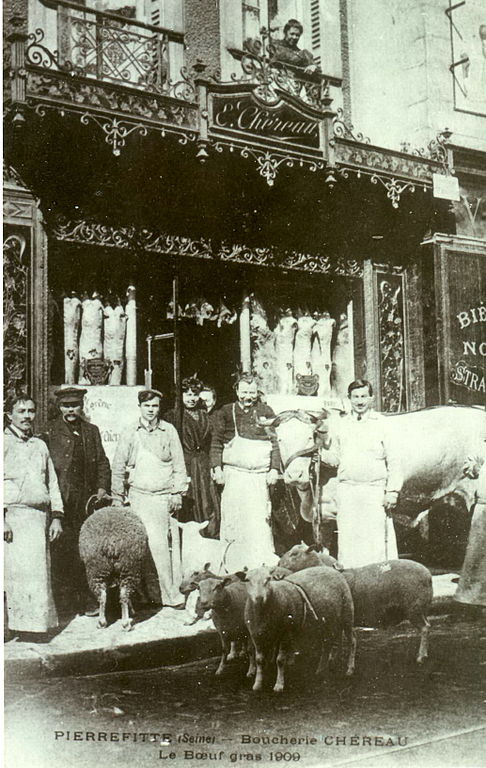 Carte postale ancienne Pierrefitte (93) Boucherie Chéreau Le Boeuf Gras 1909