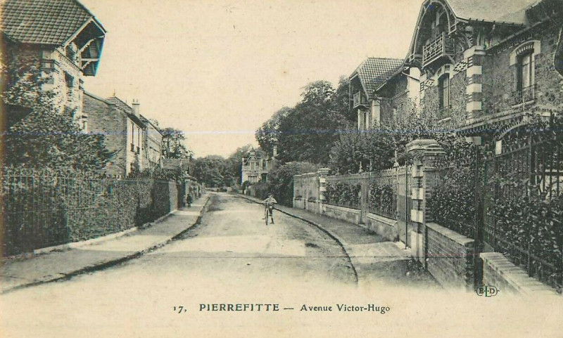 Carte postale ancienne Pierrefitte.Avenue Victor-Hugo