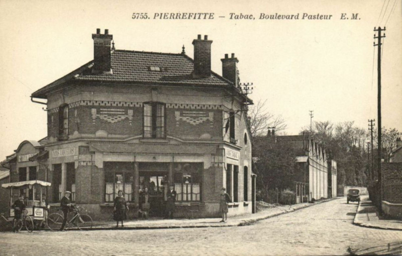 Carte postale ancienne Pierrefitte.Boulevard Pasteur.Tabac