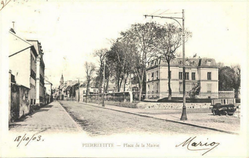 Carte postale ancienne Pierrefitte.Place de la Mairie