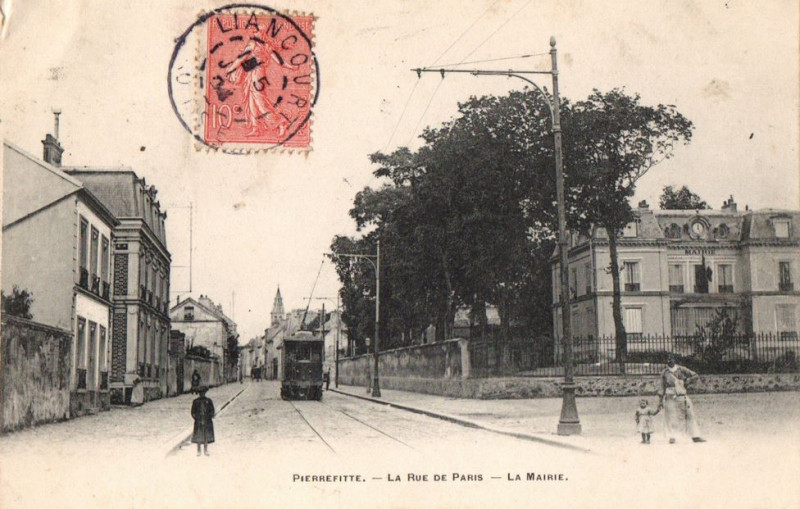Carte postale ancienne Pierrefitte.Rue de Paris.Mairie