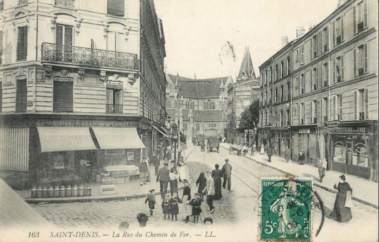 Carte postale ancienne Saint-Denis rue du Chemin de Fer