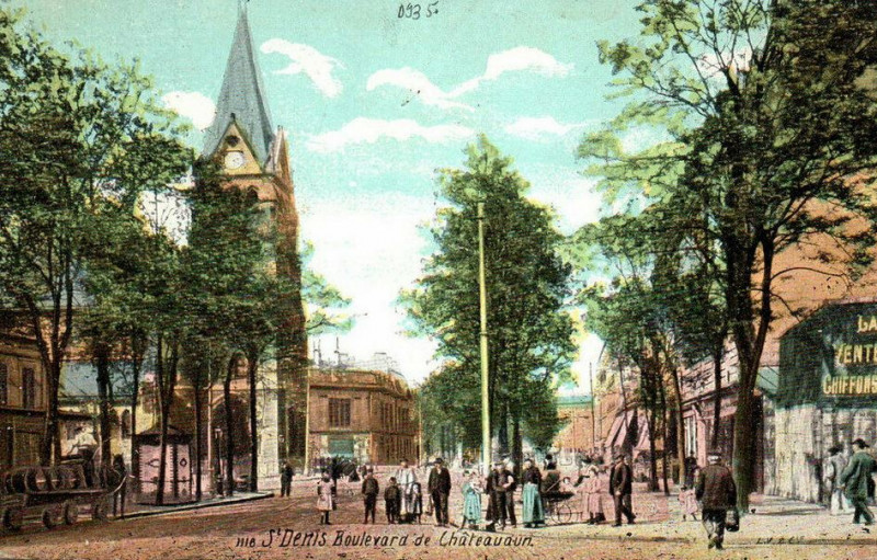 Carte postale ancienne Saint-Denis.Boulevard de Châteaudun