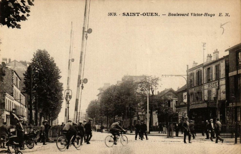 Carte postale ancienne Boulevard Victor-Hugo à Saint-Ouen-sur-Seine