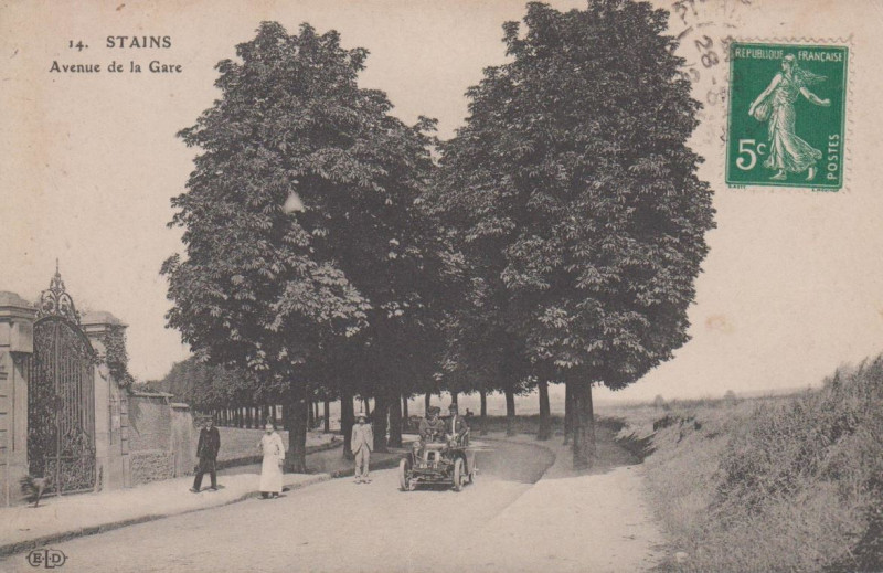 Carte postale ancienne Stains.Avenue de la Gare.Virage